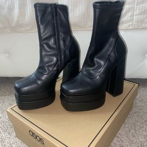 BRAND NEW ASOS PLATFORM BOOTS size 8 WITH BOX